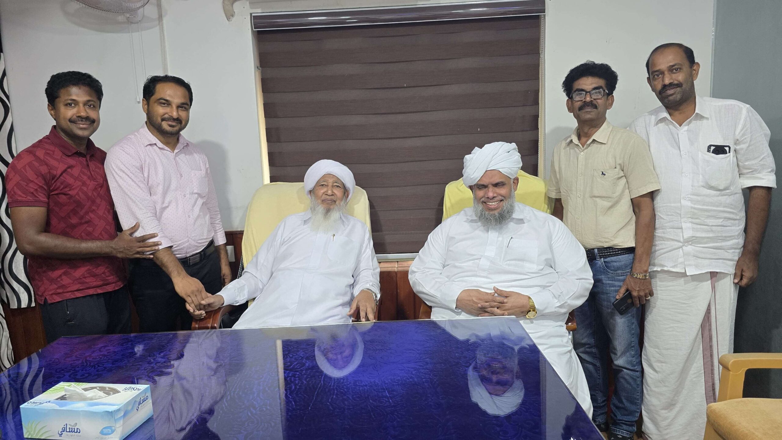 വള്ളിക്കുന്നിലെ ആം ആദ്മി പാർട്ടി സ്ഥാനാർഥി കാന്തപുരം ഉസ്താദിനെ സന്ദർശിച്ചു